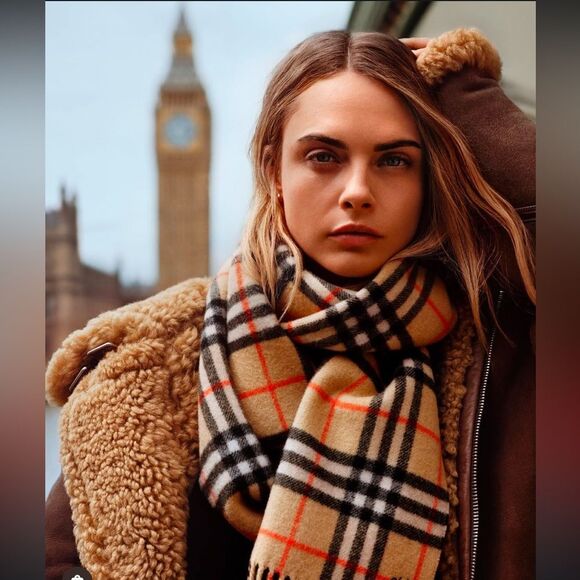 Burberry Reversible cashmere & wool blend scarf- New with Tag - Picture 1 of 9